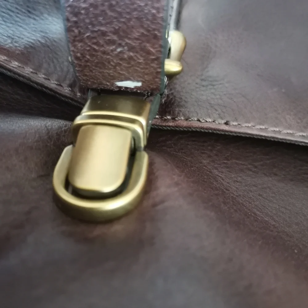 NWOT FOSSIL DISTRESSED LEATHER BRIEFCASE /MESSENGER BAG